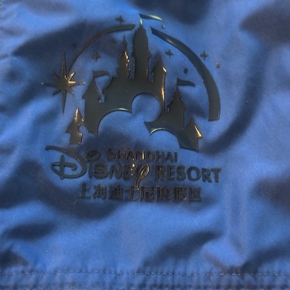 Shanghai Disney 2016 Opening Day Team Rain Jacket Extra Small Rare Cast Member - Picture 3 of 3